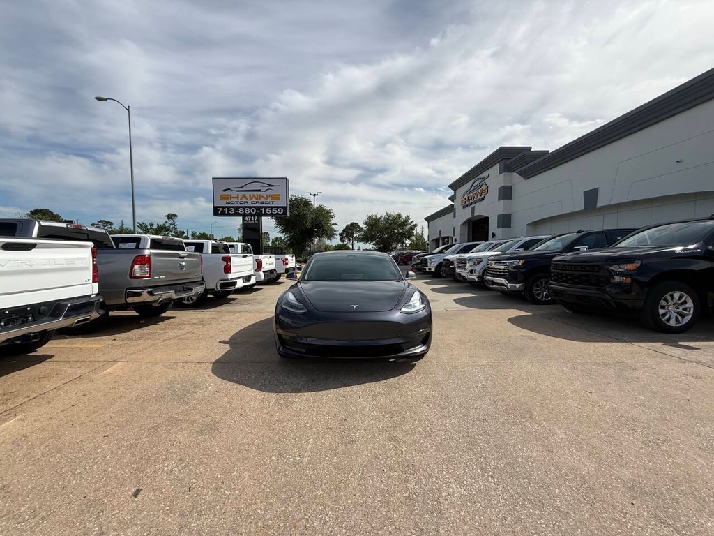 Tesla Model 3 Vehicle Full-screen Gallery Image 42