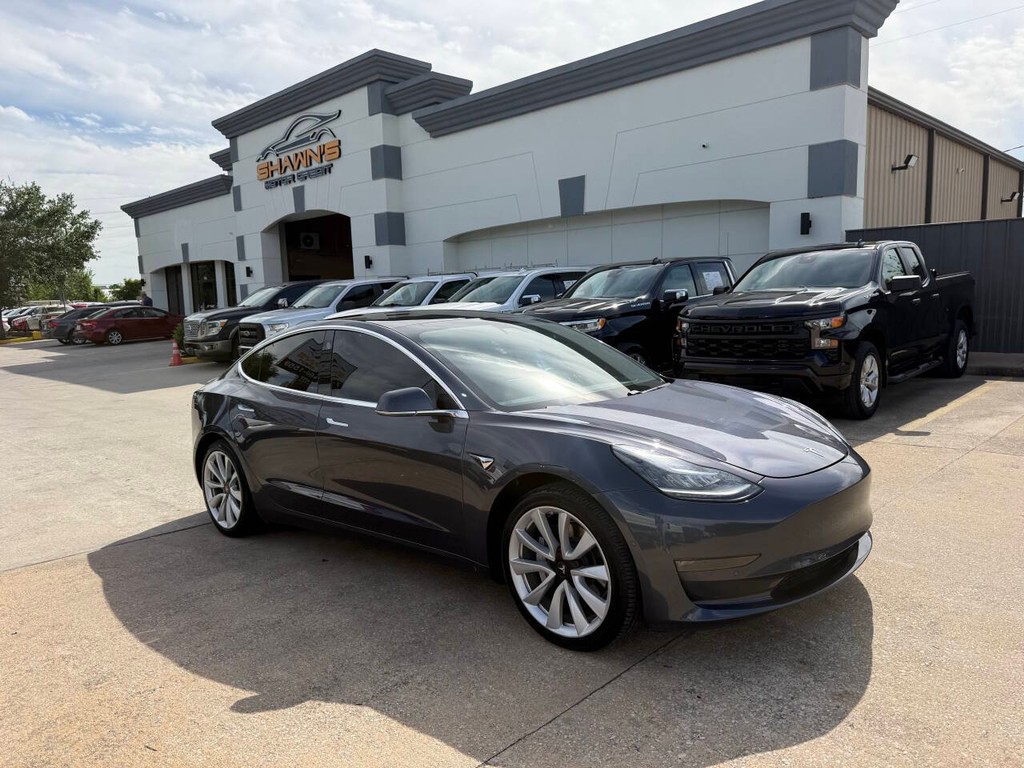 Tesla Model 3 Vehicle Full-screen Gallery Image 43