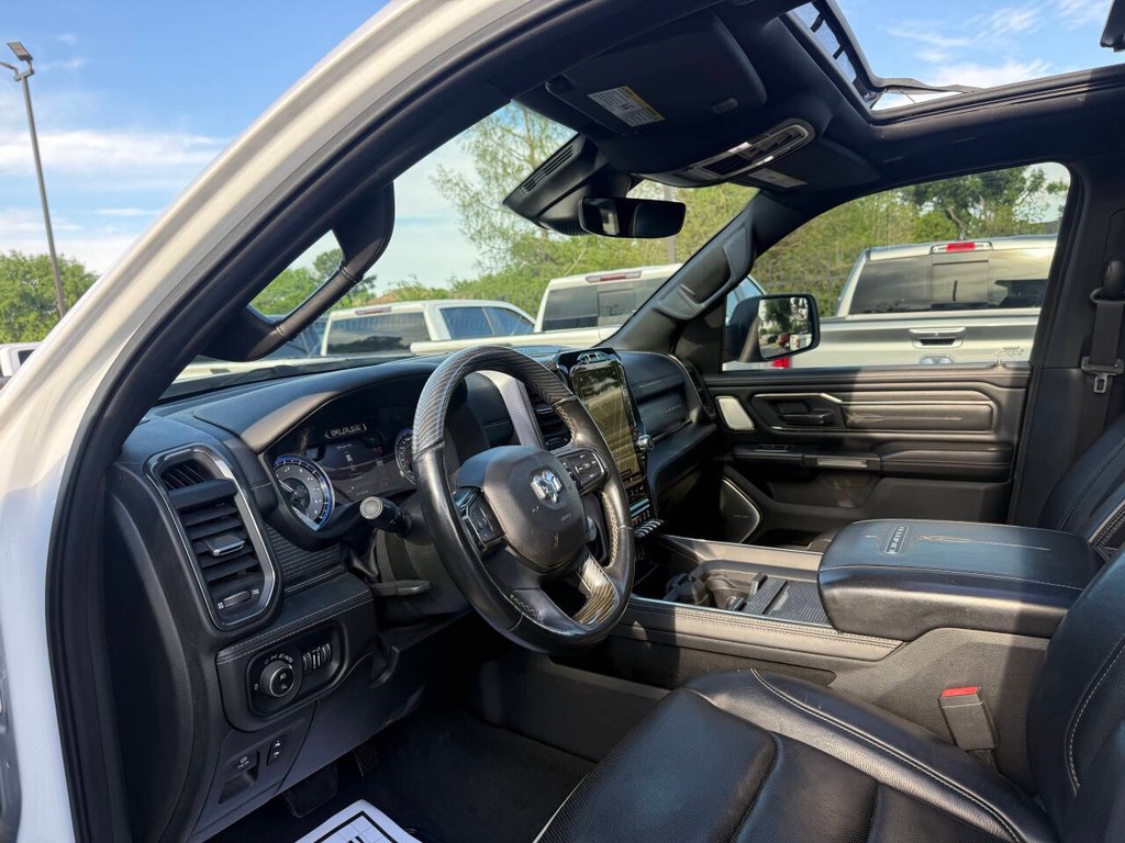 Ram 1500 Vehicle Full-screen Gallery Image 06