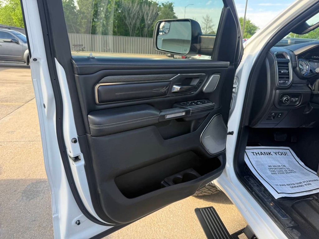 Ram 1500 Vehicle Full-screen Gallery Image 08