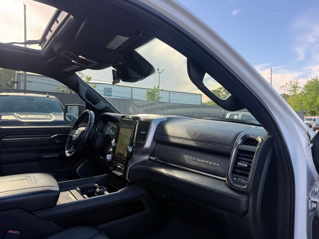 Ram 1500 Vehicle Full-screen Gallery Image 09