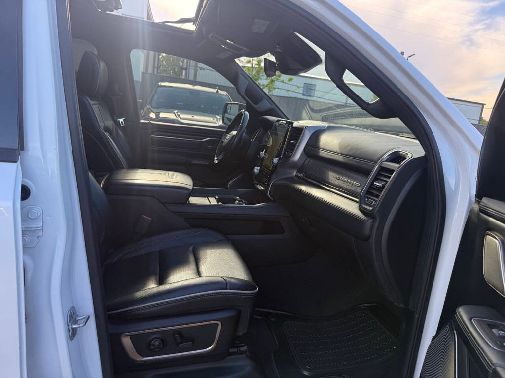 Ram 1500 Vehicle Full-screen Gallery Image 10