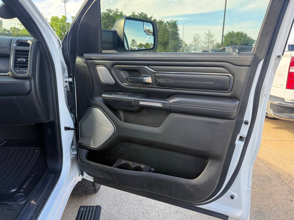 Ram 1500 Vehicle Full-screen Gallery Image 11