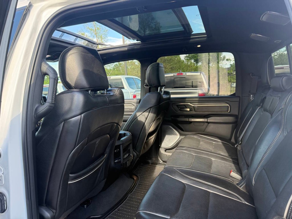 Ram 1500 Vehicle Full-screen Gallery Image 12