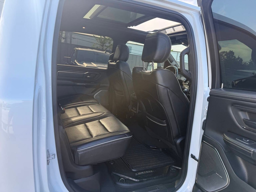 Ram 1500 Vehicle Full-screen Gallery Image 15