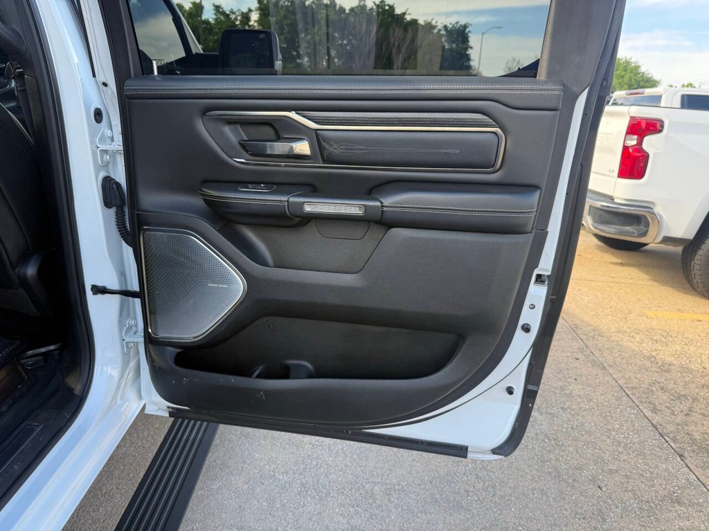 Ram 1500 Vehicle Full-screen Gallery Image 16