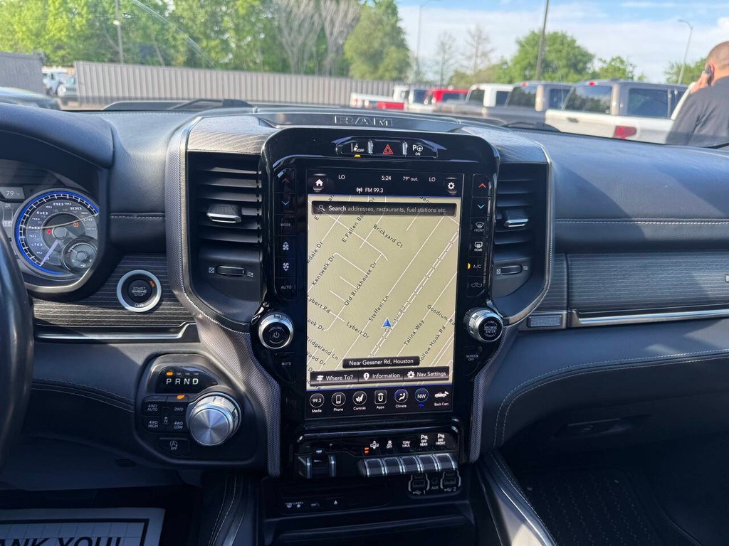 Ram 1500 Vehicle Full-screen Gallery Image 24