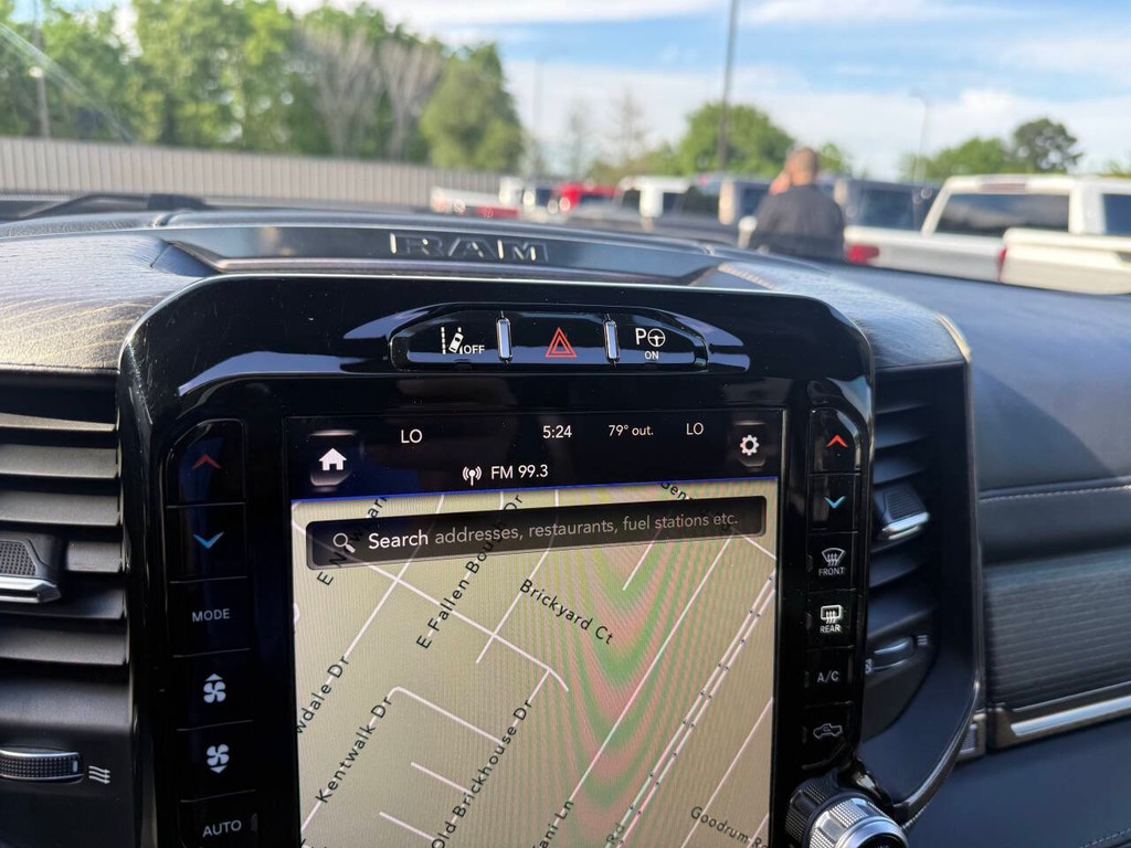 Ram 1500 Vehicle Full-screen Gallery Image 25