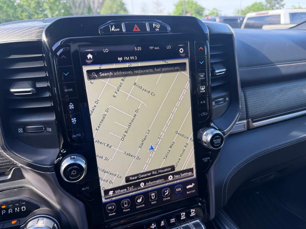 Ram 1500 Vehicle Full-screen Gallery Image 26