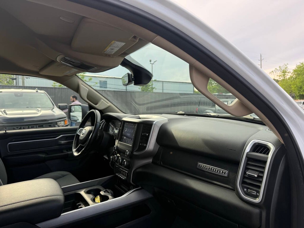 Ram 1500 Vehicle Full-screen Gallery Image 09