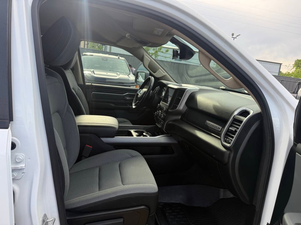 Ram 1500 Vehicle Full-screen Gallery Image 10