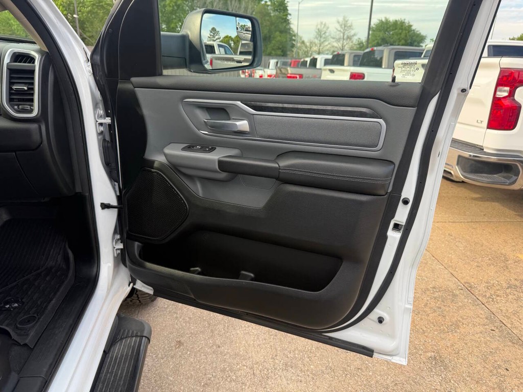 Ram 1500 Vehicle Full-screen Gallery Image 11