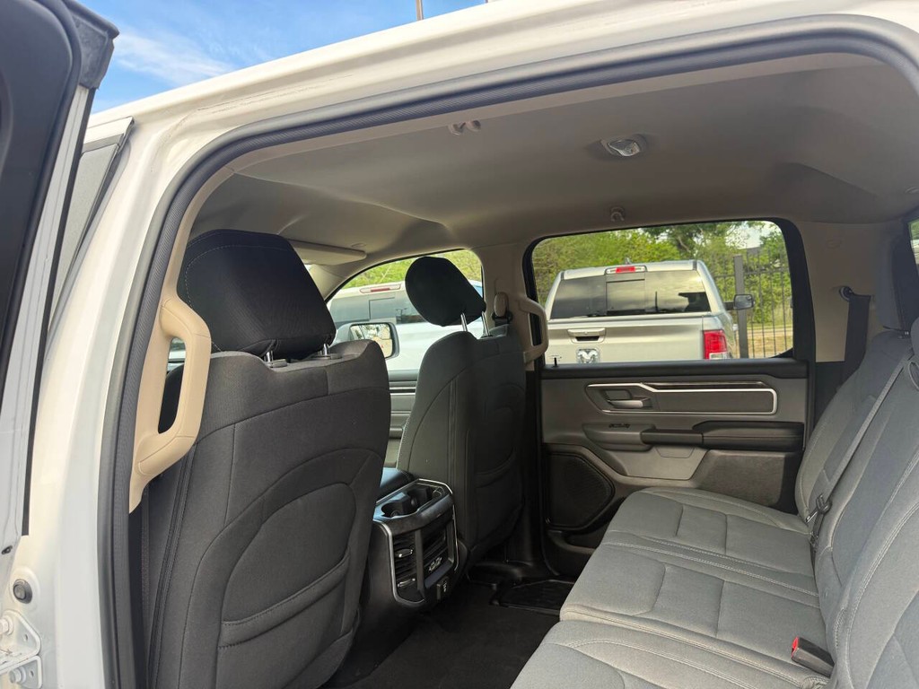 Ram 1500 Vehicle Full-screen Gallery Image 12