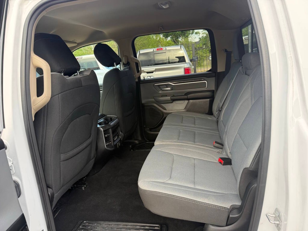 Ram 1500 Vehicle Full-screen Gallery Image 13