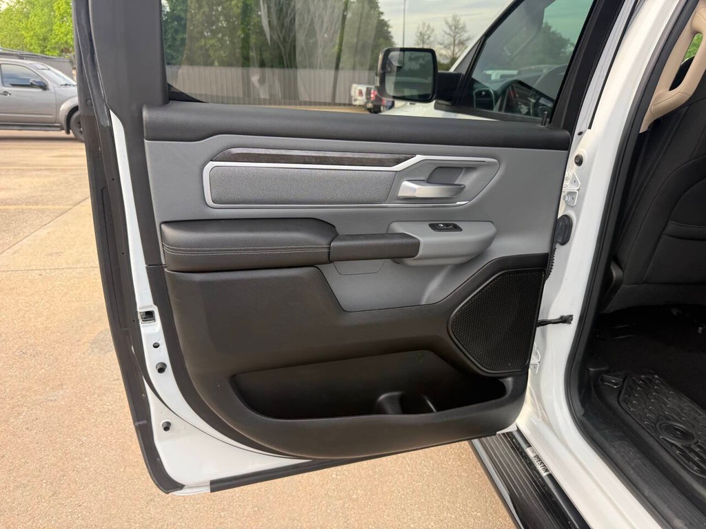 Ram 1500 Vehicle Full-screen Gallery Image 14