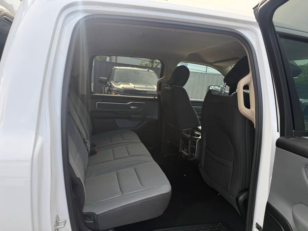 Ram 1500 Vehicle Full-screen Gallery Image 15