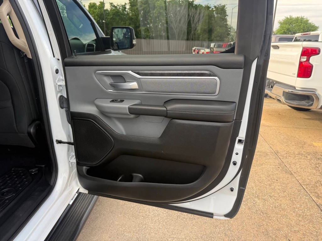 Ram 1500 Vehicle Full-screen Gallery Image 16