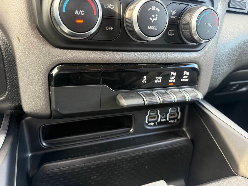 Ram 1500 Vehicle Full-screen Gallery Image 28