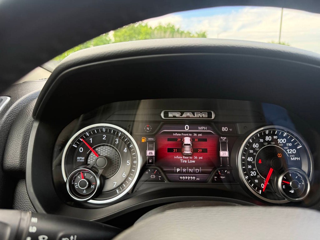 Ram 1500 Vehicle Full-screen Gallery Image 32