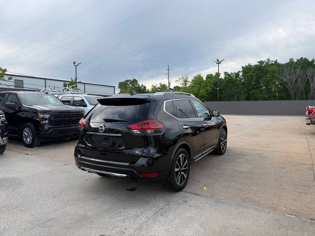 Nissan Rogue Vehicle Full-screen Gallery Image 05