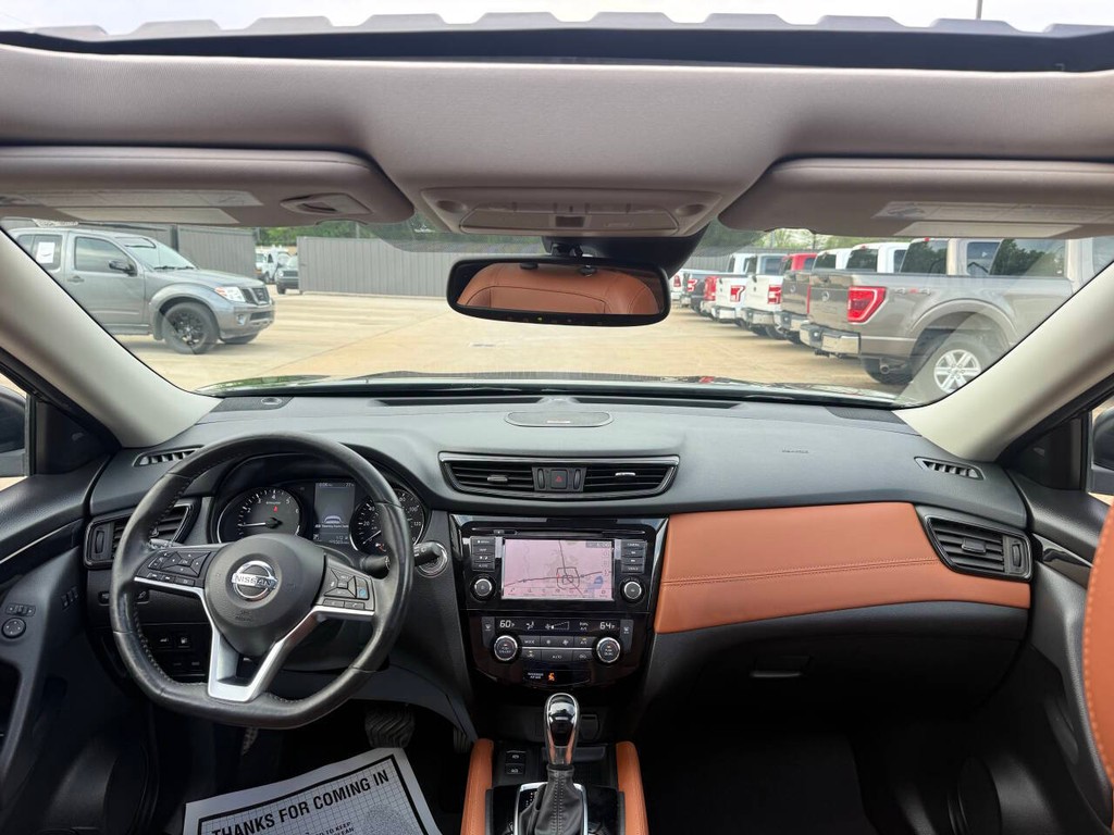 Nissan Rogue Vehicle Full-screen Gallery Image 17