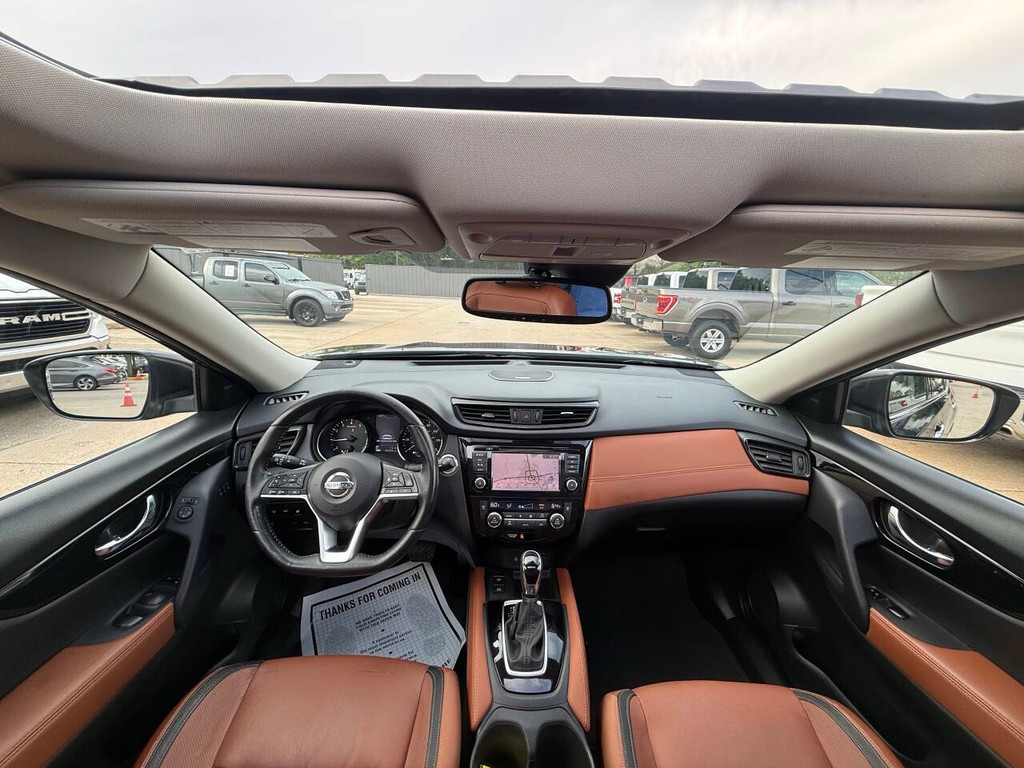 Nissan Rogue Vehicle Full-screen Gallery Image 18