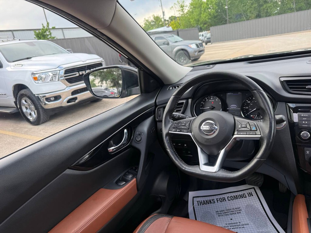 Nissan Rogue Vehicle Full-screen Gallery Image 19