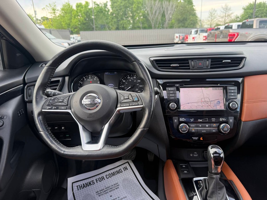 Nissan Rogue Vehicle Full-screen Gallery Image 21