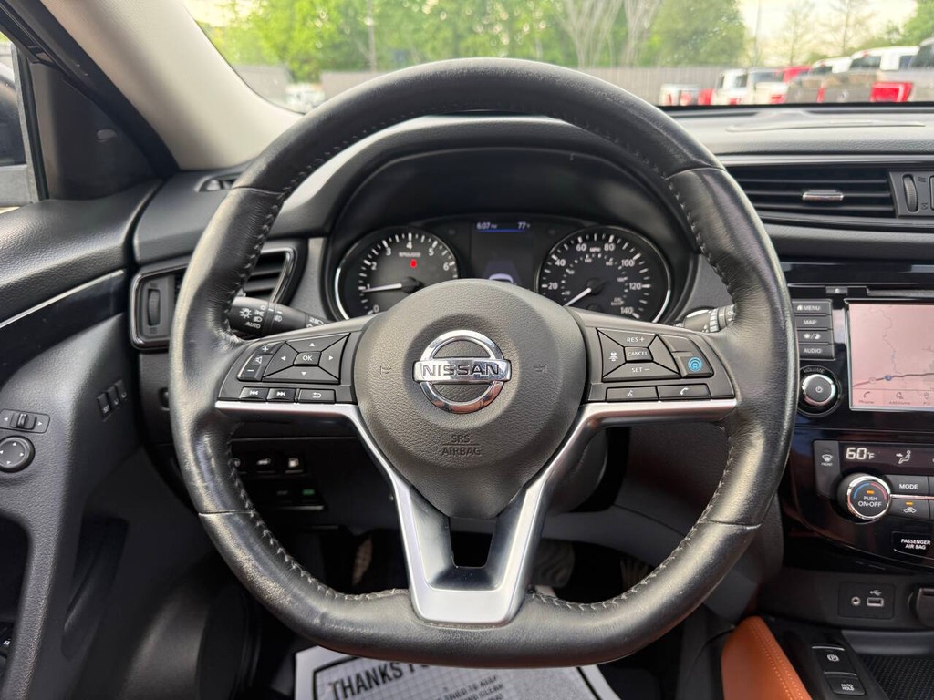 Nissan Rogue Vehicle Full-screen Gallery Image 22