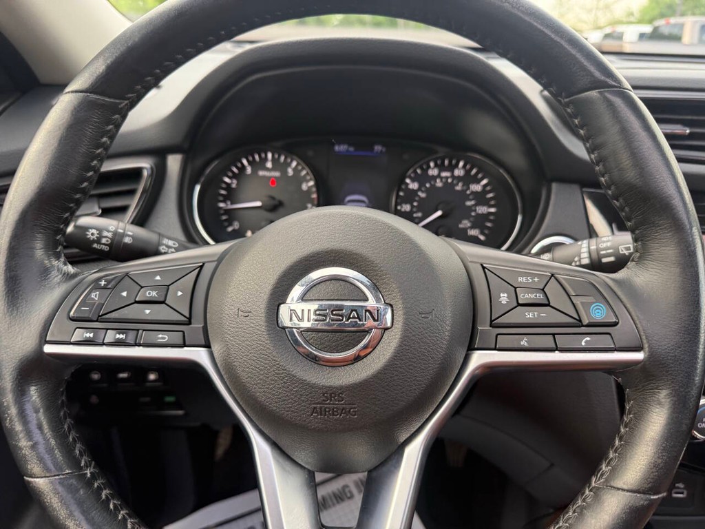 Nissan Rogue Vehicle Full-screen Gallery Image 23