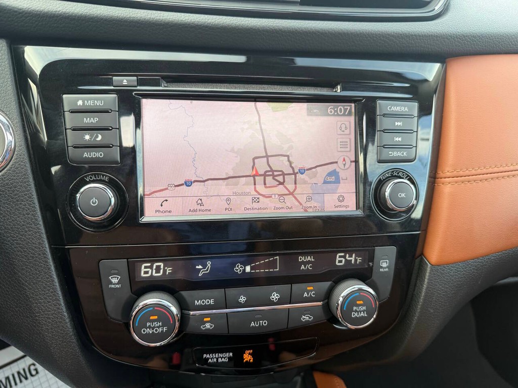 Nissan Rogue Vehicle Full-screen Gallery Image 24