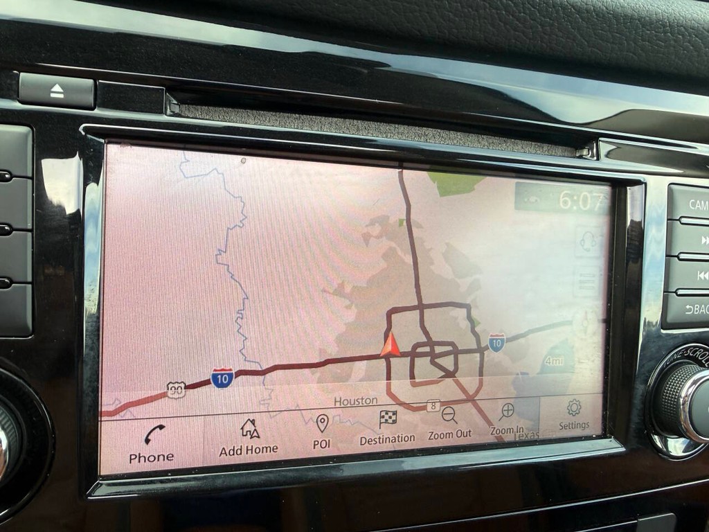 Nissan Rogue Vehicle Full-screen Gallery Image 25