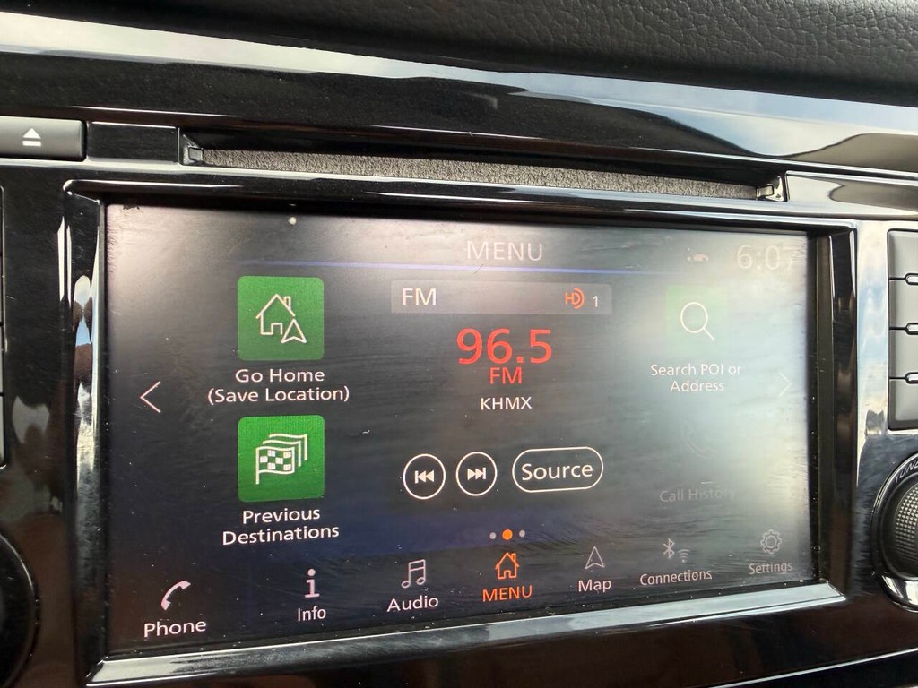 Nissan Rogue Vehicle Full-screen Gallery Image 27