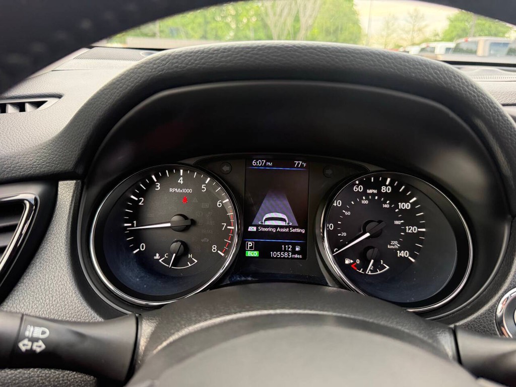 Nissan Rogue Vehicle Full-screen Gallery Image 33