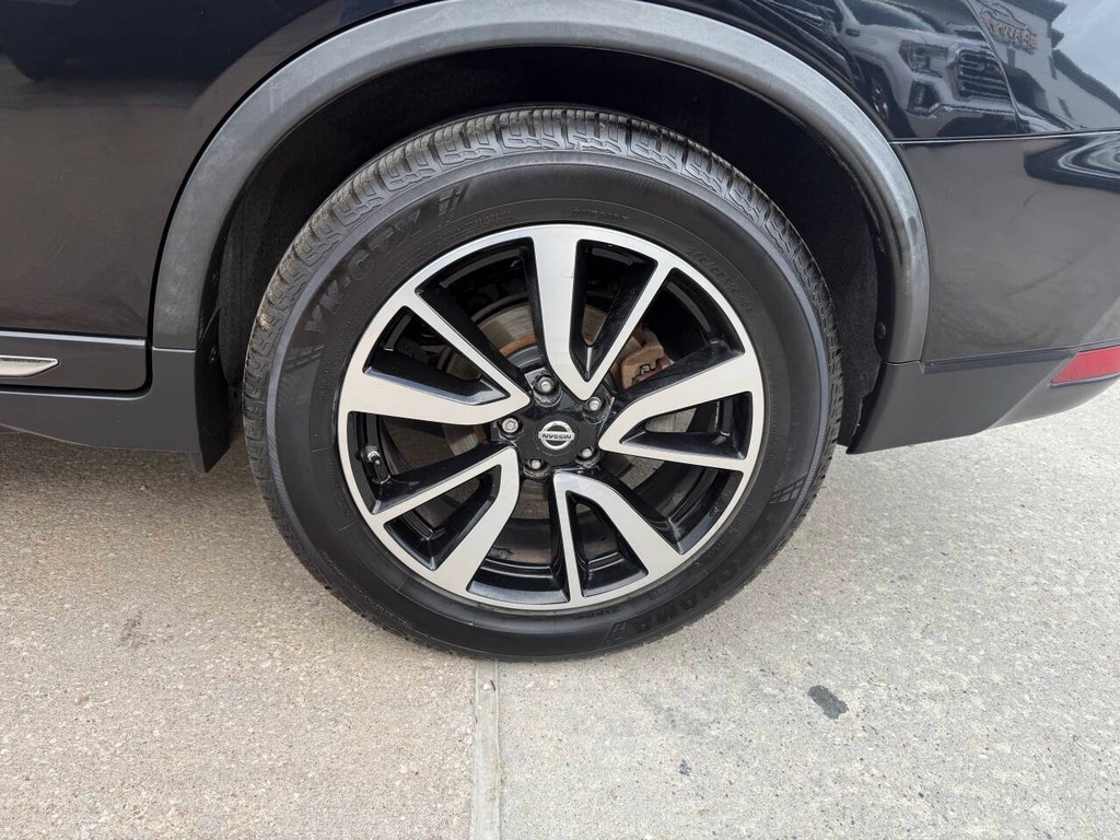 Nissan Rogue Vehicle Full-screen Gallery Image 37