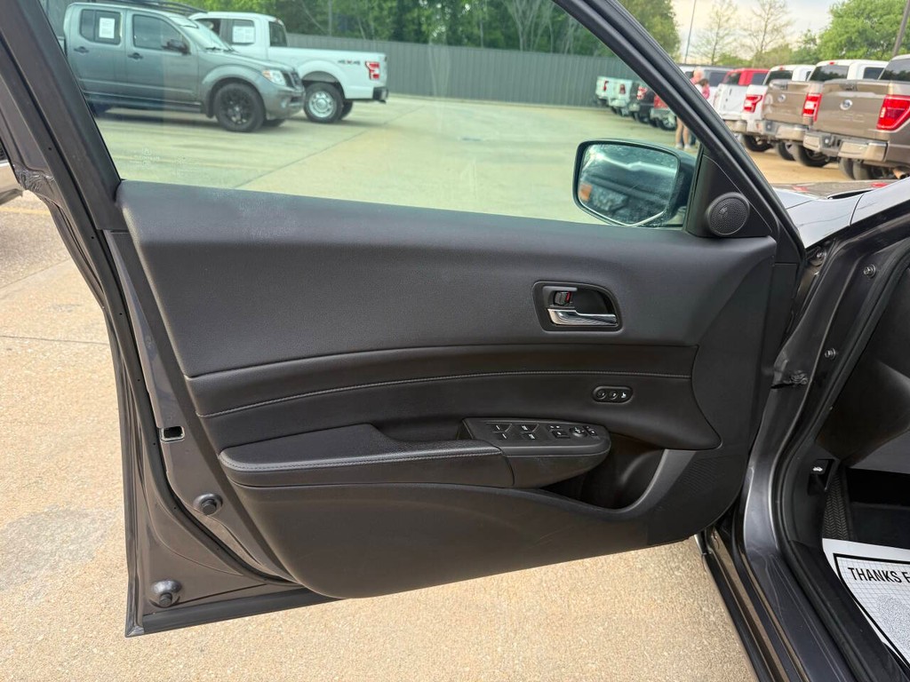 Acura ILX Vehicle Full-screen Gallery Image 08