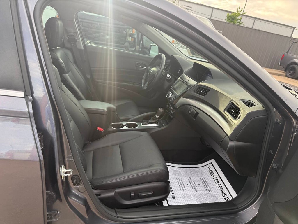 Acura ILX Vehicle Full-screen Gallery Image 10