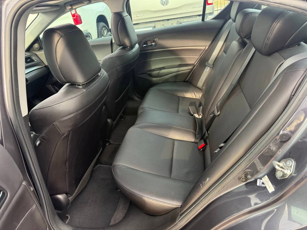 Acura ILX Vehicle Full-screen Gallery Image 13