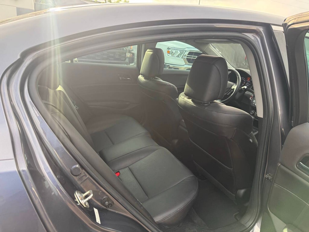 Acura ILX Vehicle Full-screen Gallery Image 15