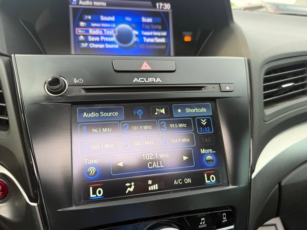 Acura ILX Vehicle Full-screen Gallery Image 28