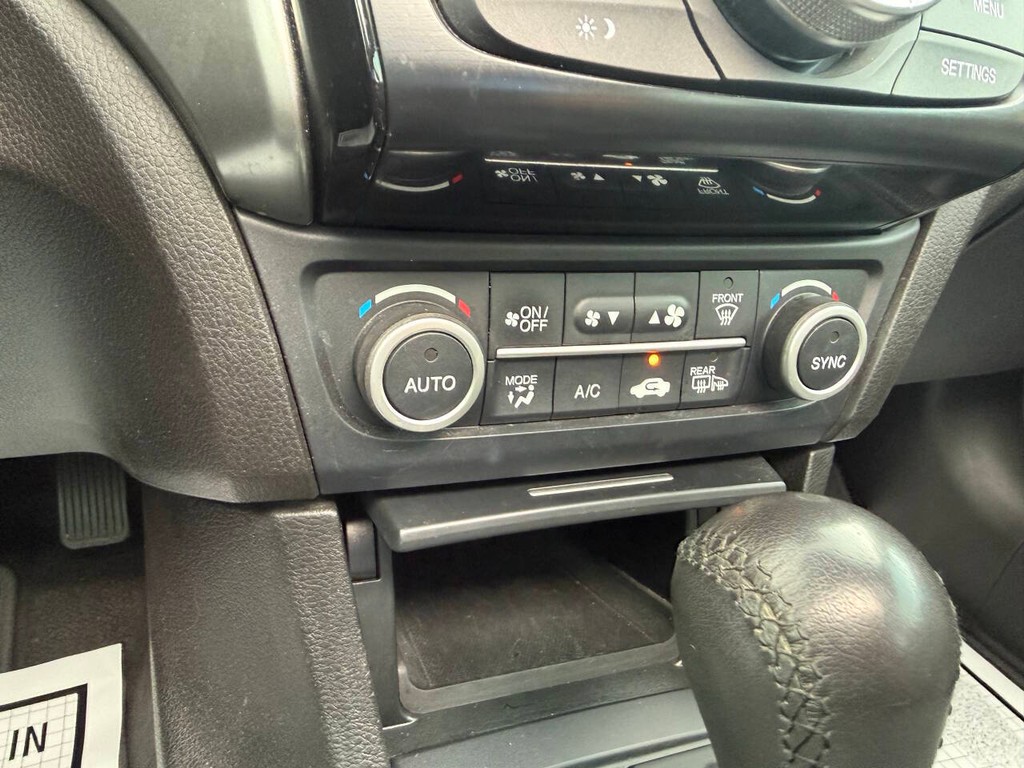 Acura ILX Vehicle Full-screen Gallery Image 30