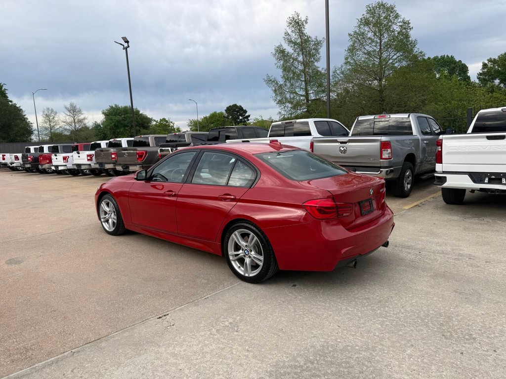 BMW 3 Series Vehicle Full-screen Gallery Image 04