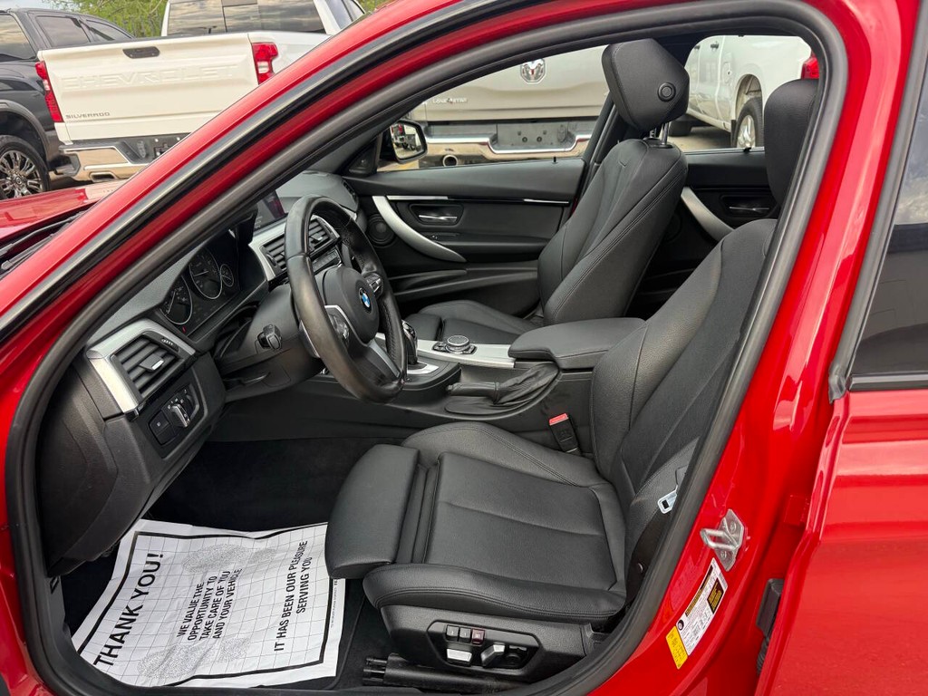 BMW 3 Series Vehicle Full-screen Gallery Image 07