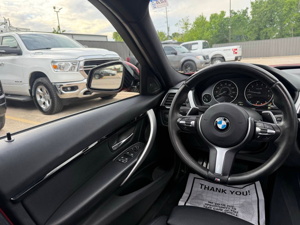 BMW 3 Series Vehicle Full-screen Gallery Image 19