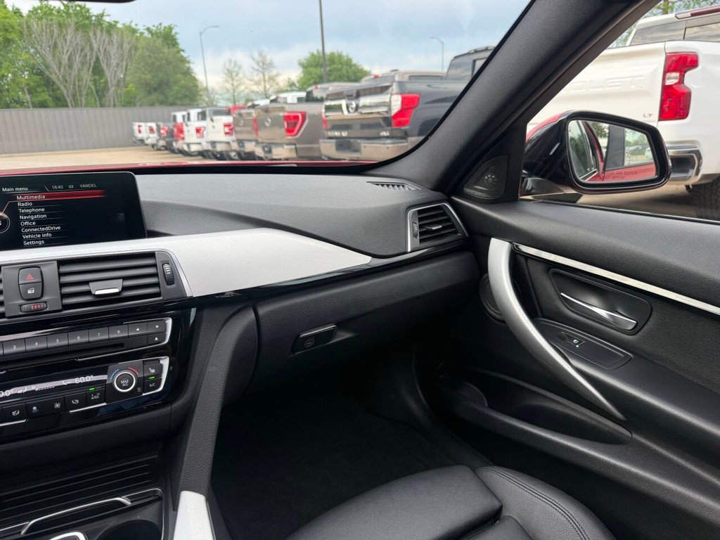 BMW 3 Series Vehicle Full-screen Gallery Image 20