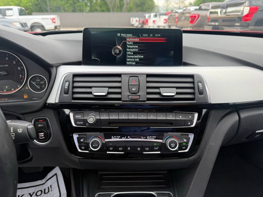 BMW 3 Series Vehicle Full-screen Gallery Image 24