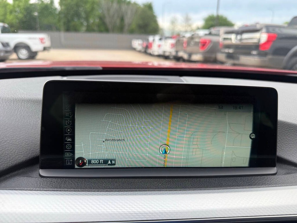 BMW 3 Series Vehicle Full-screen Gallery Image 26