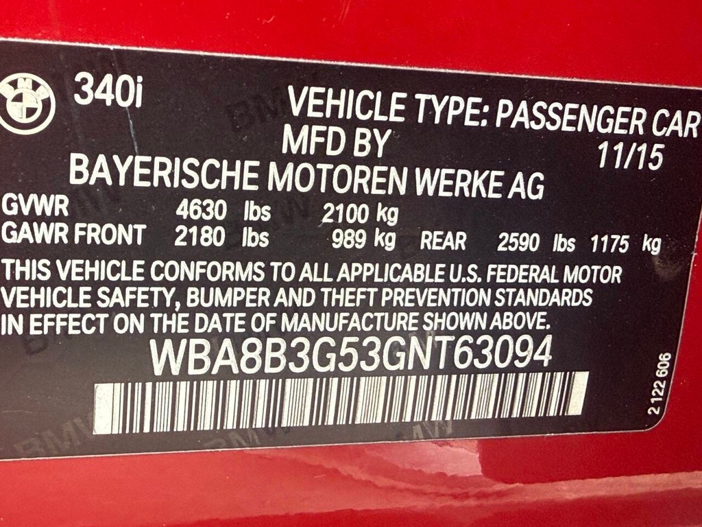 BMW 3 Series Vehicle Full-screen Gallery Image 36