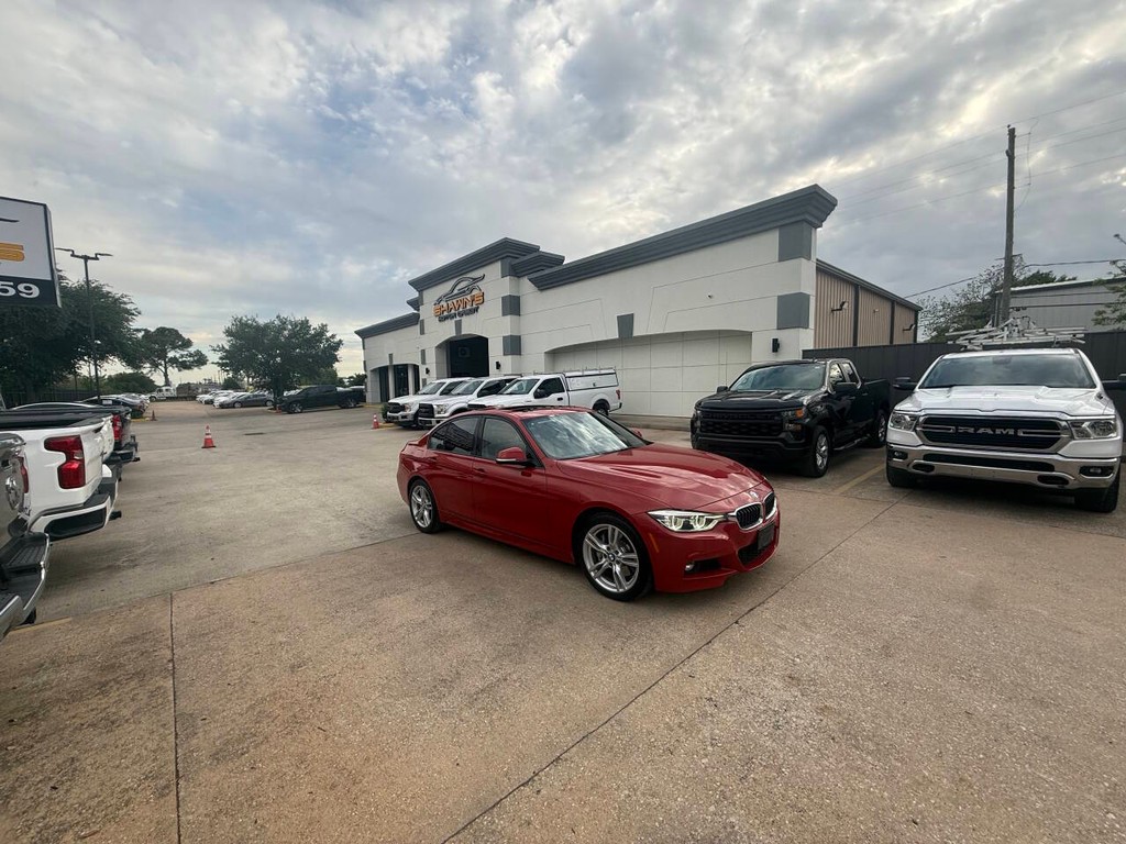 BMW 3 Series Vehicle Full-screen Gallery Image 45