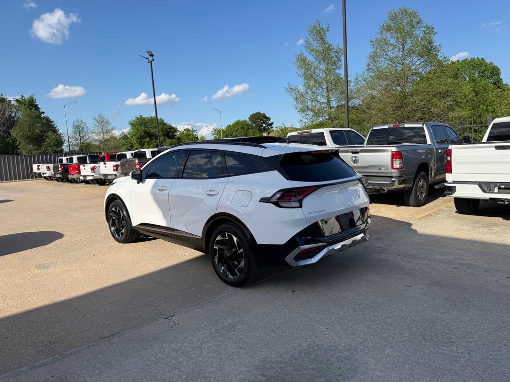 Kia Sportage Vehicle Full-screen Gallery Image 04